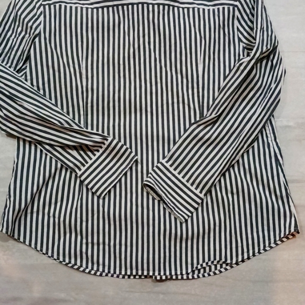 Worthington Women's Easy Care Button Up Collar Long Sleeve Shirt. Size 2xl. - Picture 8 of 12